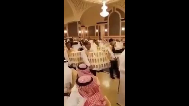Saudiya Arabistonida to‘yga kelgan mehmonlarga “ayfonlar” sovg‘a qilindi (?)